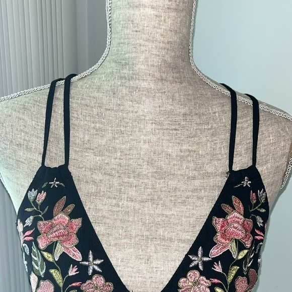 Forever 21 Floral Embroidered Cropped Cami size Large - Picture 3 of 6